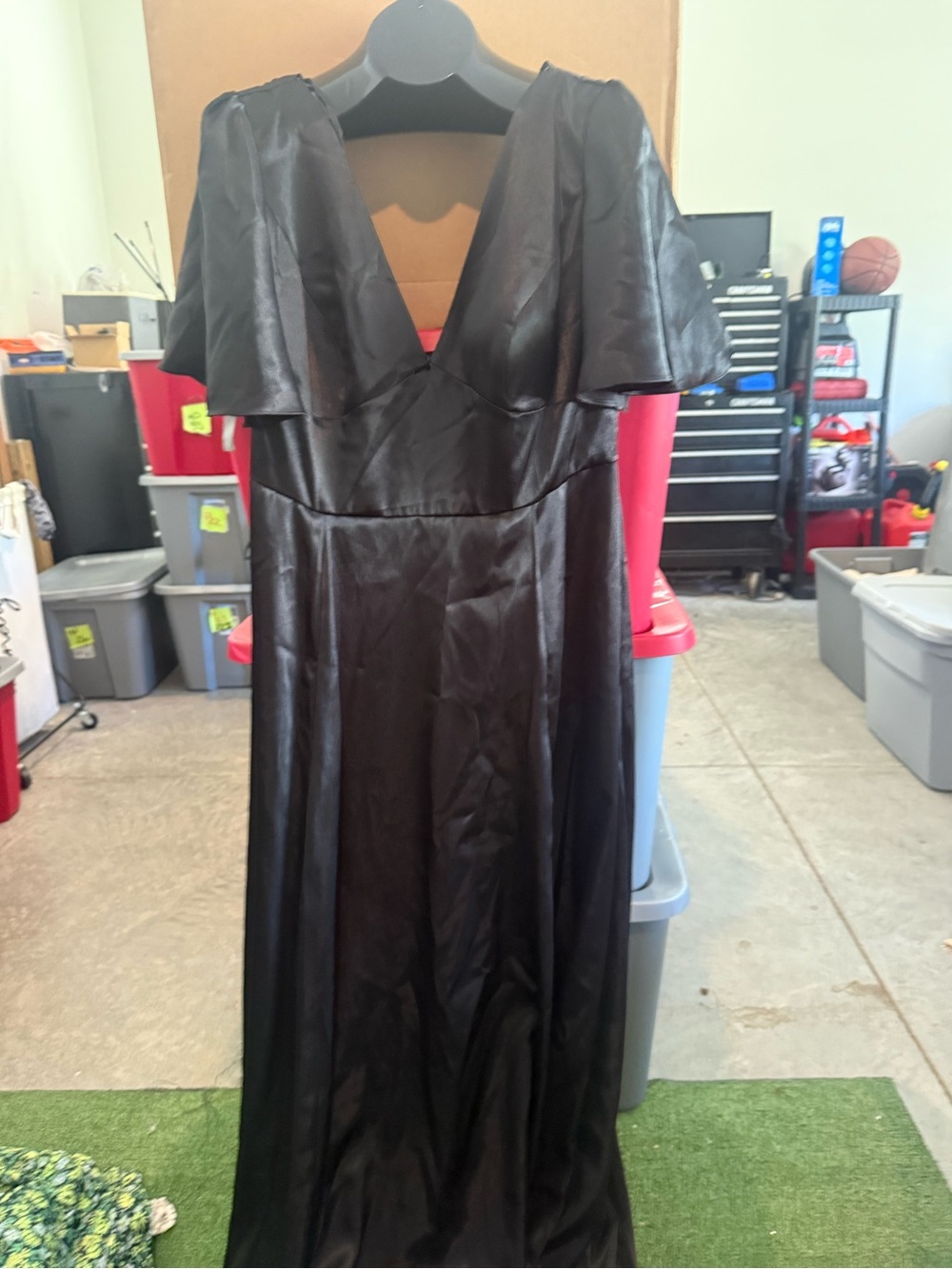 Black Satin V-Neck Maxi Dress p52
